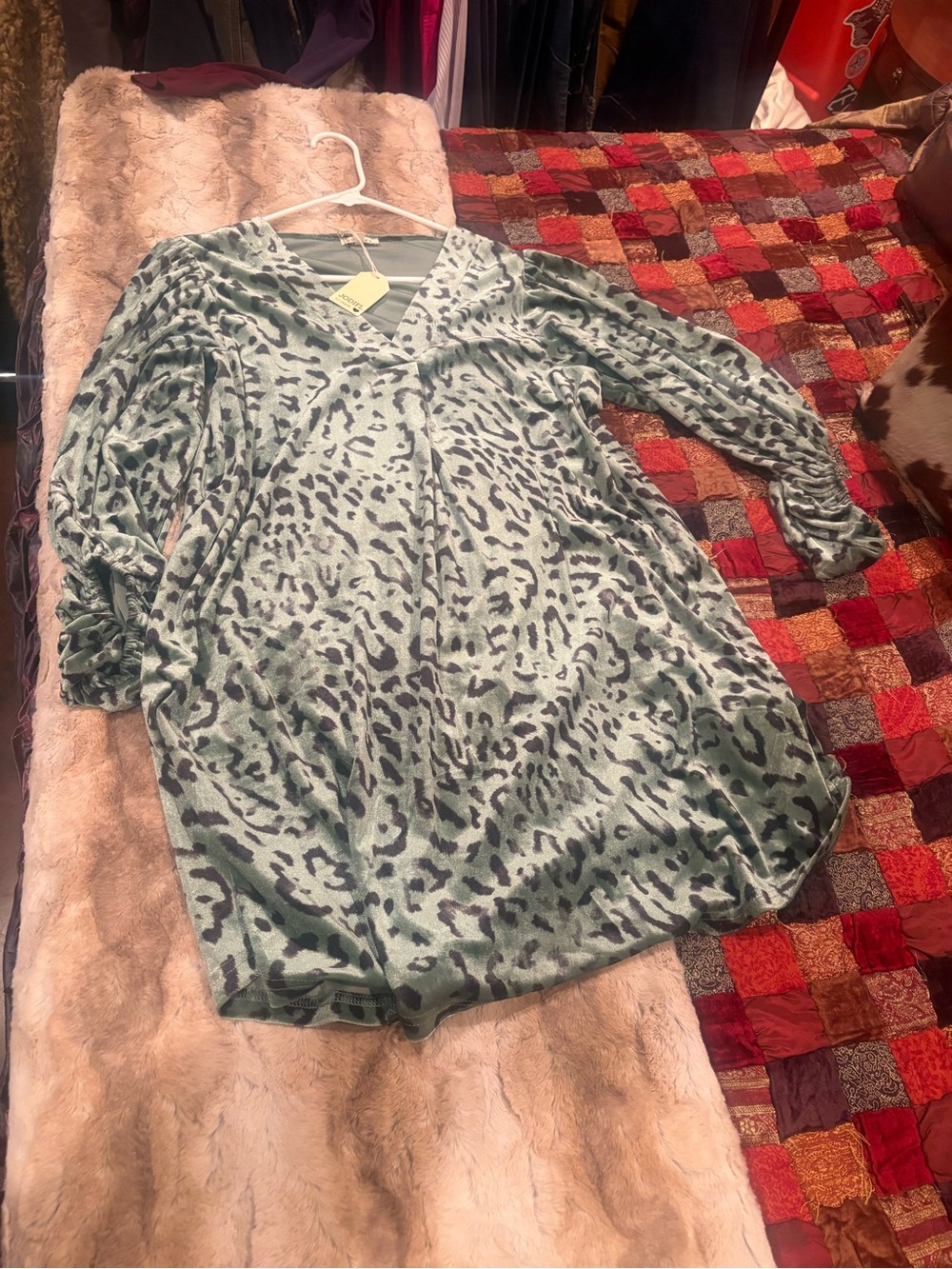 Jodifl V-Neck Long Sleeve Green Animal Print Dress